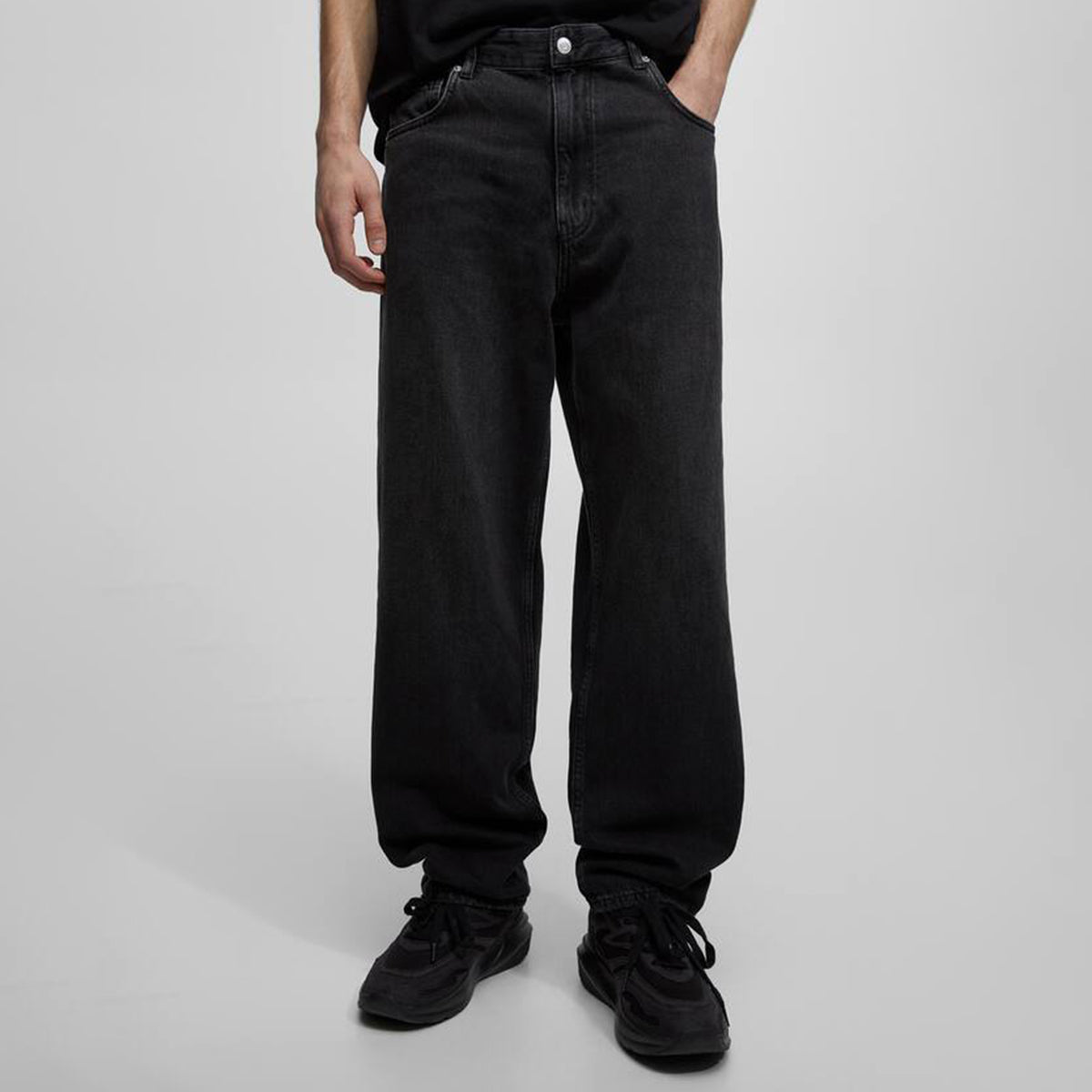 Minimalist Outfits Featuring Black Baggy Sweatpants