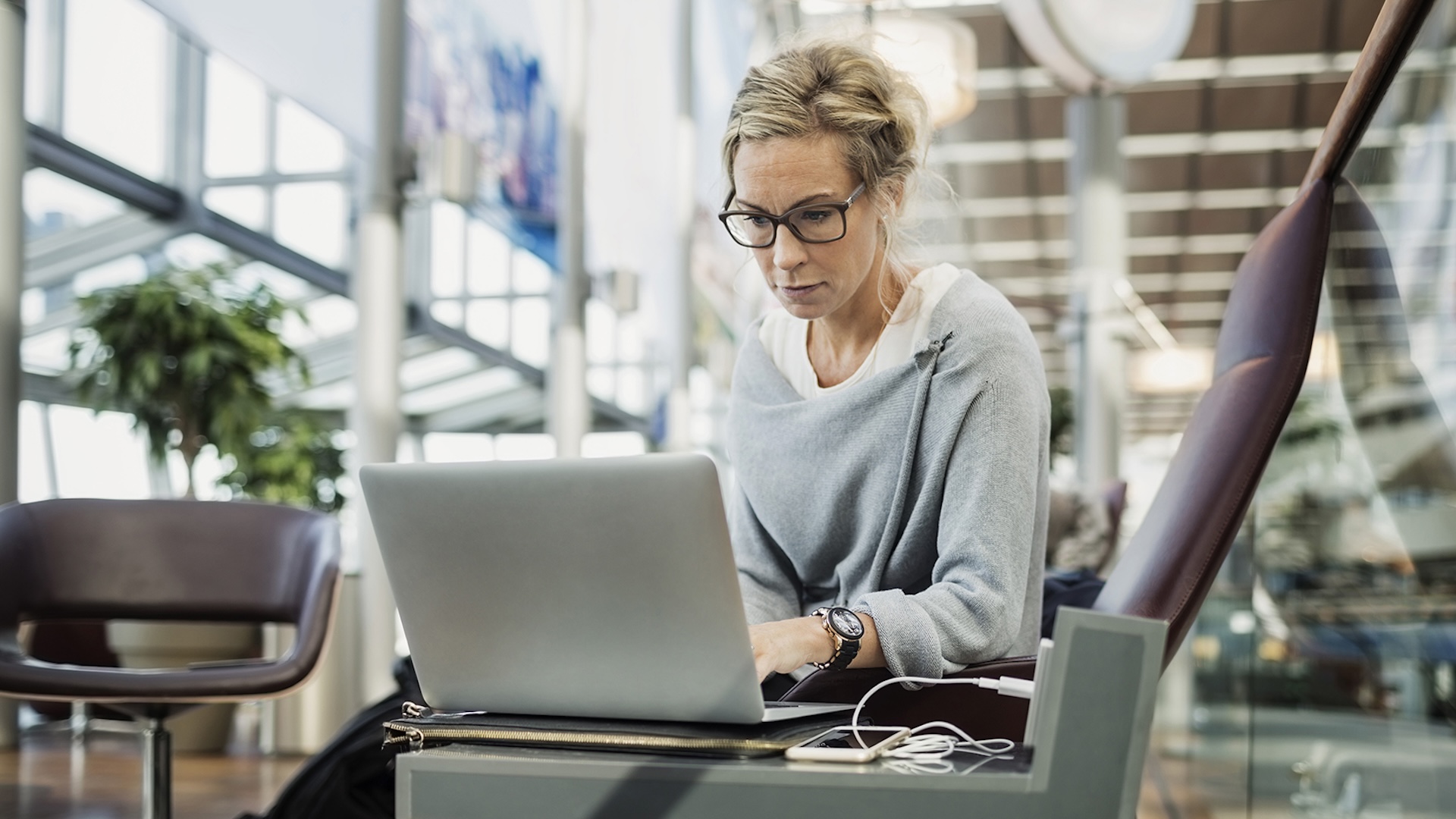 B2B Competitive Intelligence: From Competitor Tracking to Strategic Advantage