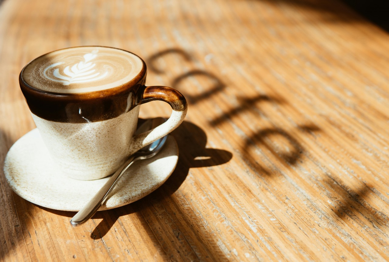 Cafe health phân tích: Caffeine ảnh hưởng như thế nào đến não bộ?