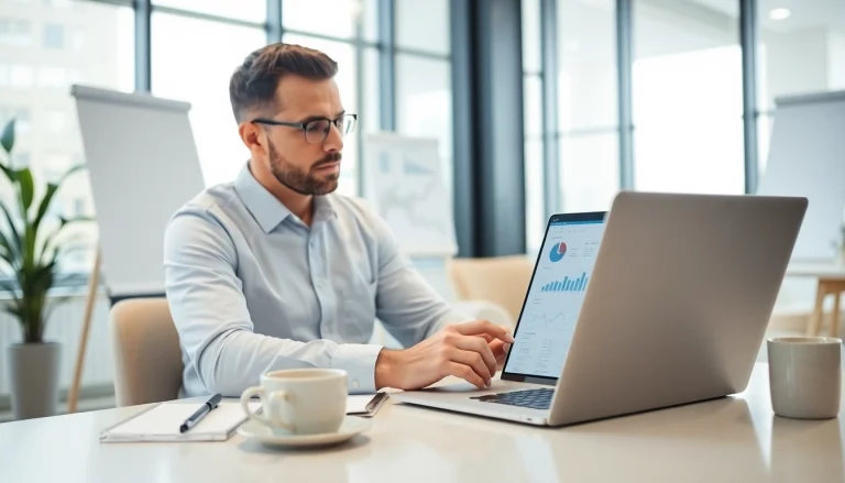 카드 한도 현금화를 위한 전문가가 전략을 분석하는 장면